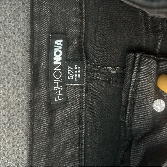 Fashion Nova Black Jean Shorts Distressed Frayed Hem - Picture 4 of 7